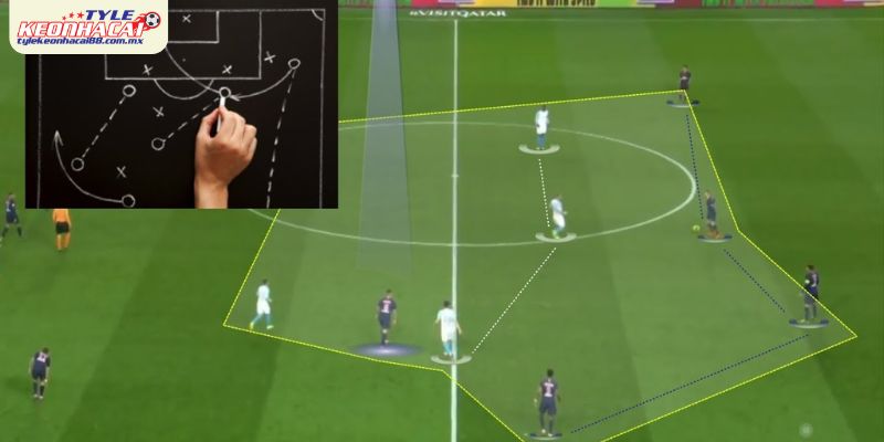 Phân biệt tiền vệ trụ với các vị trí tiền vệ khác