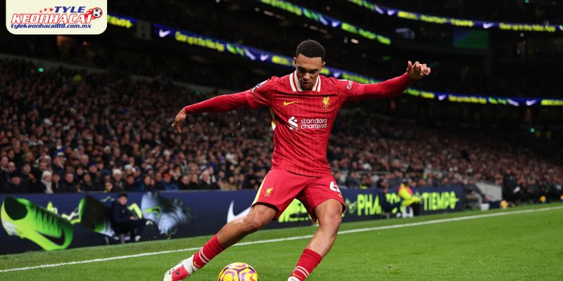 Tham gia tấn công và tạo chiều rộng đội hình